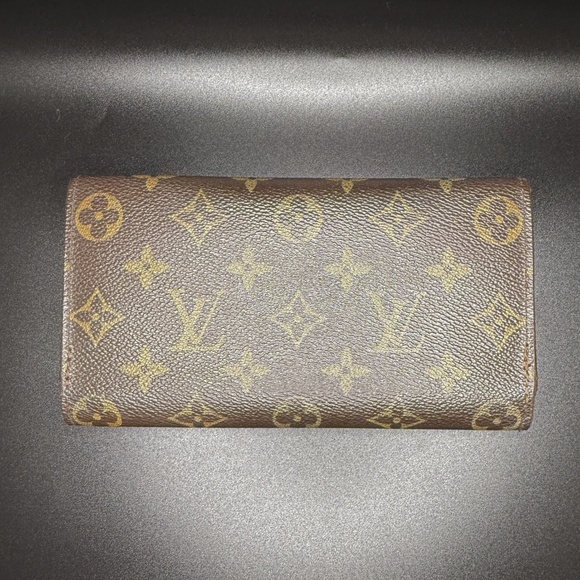 **SOLD** Louis Vuitton Monogram Sarah Wallet - Picture 16 of 16